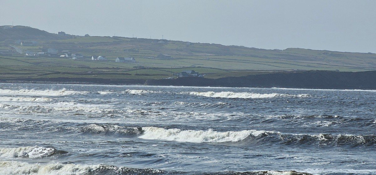 plenty of swell with nobody surfing